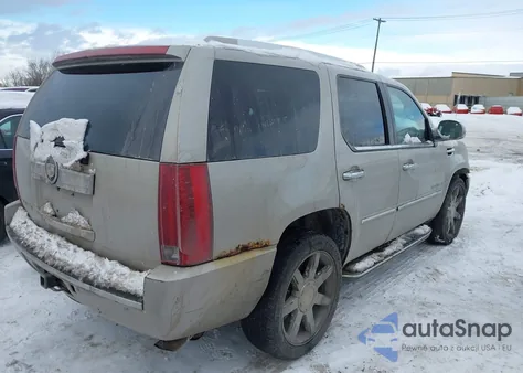 2007 Cadillac Escalade Standard z USA, uszkodzony, nr VIN 1GYFK63837R295670